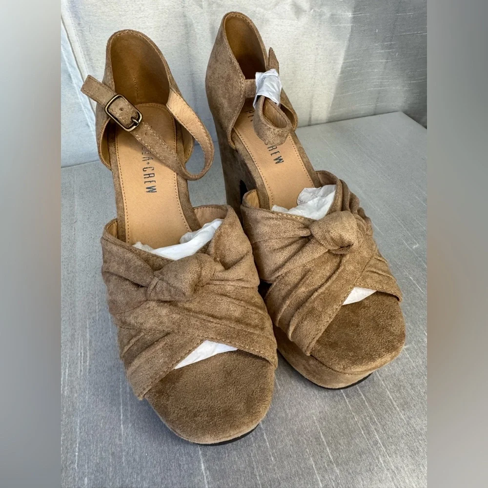 Get a Lift Platform Heel - Picture 9 of 10